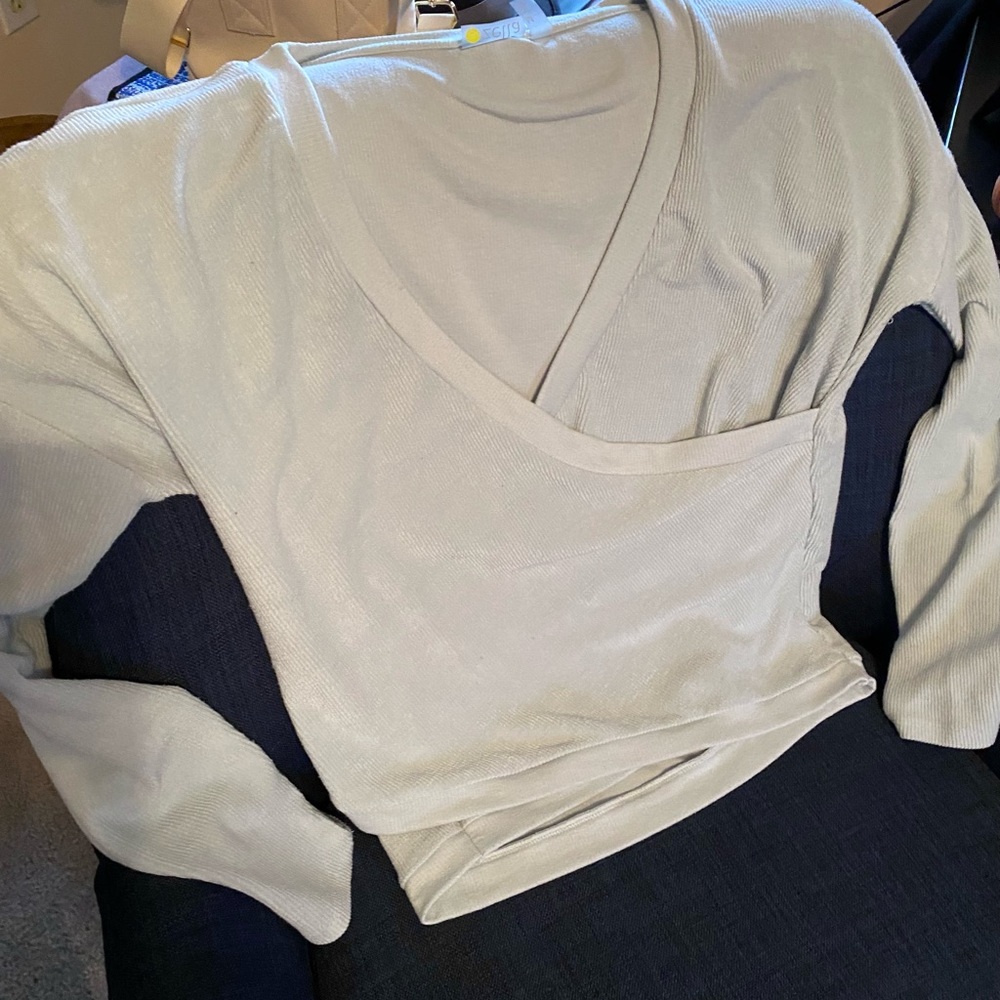 Light blue knit light blue/green top